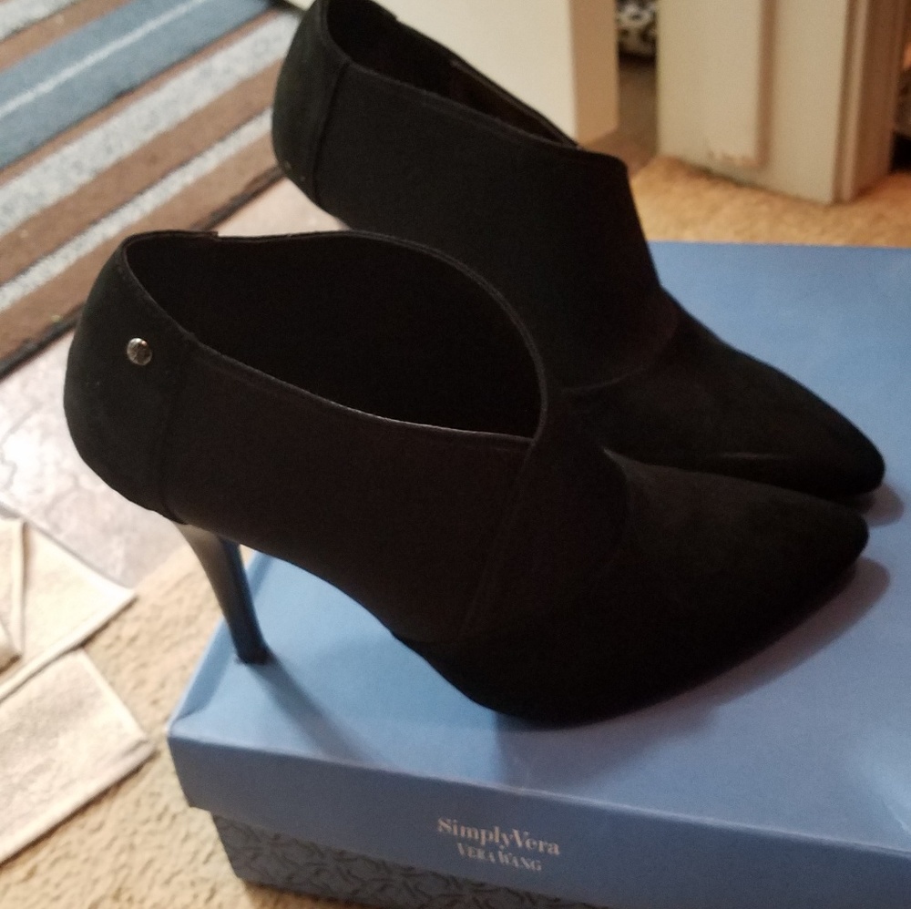 Shoes - Picture 4 of 6